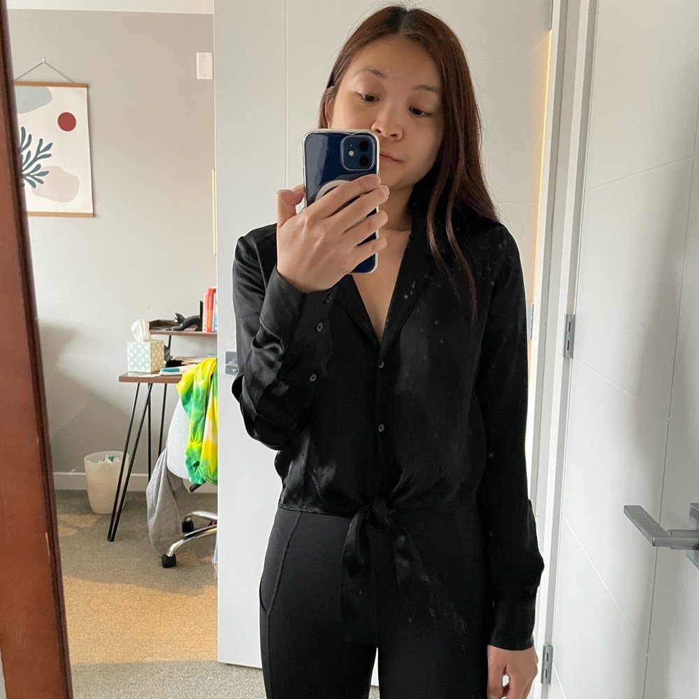 Black long sleeve Aritzia Wilfred button down